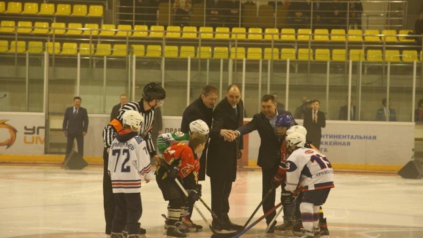 В Ледовой арене стартовал детский хоккейный турнир памяти Александра Козицына