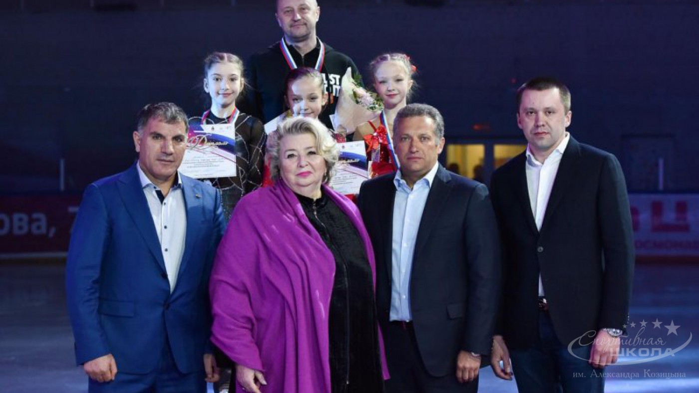 Заслуженный тренер России Татьяна Тарасова наградила юных спортсменов СШ имени Александра Козицына