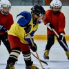 Тренировка детской команды по хоккею во Дворце ледовых видов спорта