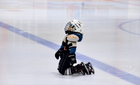 Тренировка маленьких хоккеистов