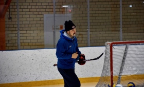 Тренировка маленьких хоккеистов