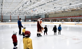 Тренировка маленьких хоккеистов