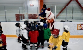 Тренировка маленьких хоккеистов
