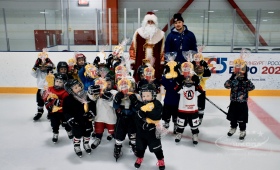 Тренировка маленьких хоккеистов