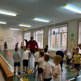 Уроки хоккея в ДС 22