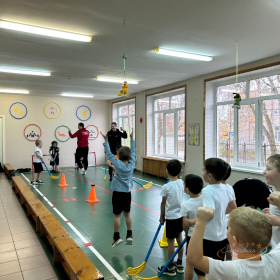 Уроки хоккея в ДС 22