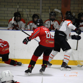 «Авто – Верхняя Пышма» – ХК «Молот»