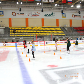 Новогодняя тренировка юных фигуристов