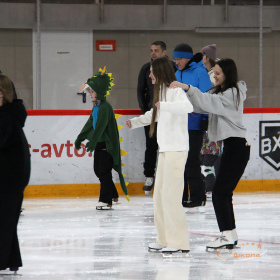 Ночное массовое катание на коньках