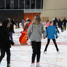 Ночное массовое катание на коньках