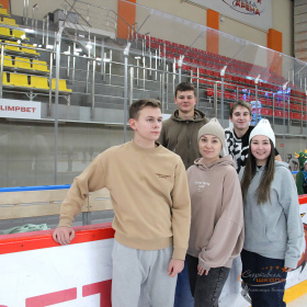 Ночное массовое катание на коньках