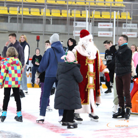 Ночное массовое катание на коньках