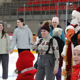 Ночное массовое катание на коньках