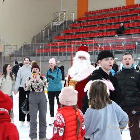 Ночное массовое катание на коньках