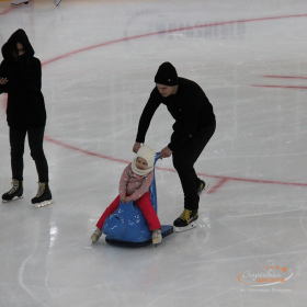 Ночное массовое катание на коньках