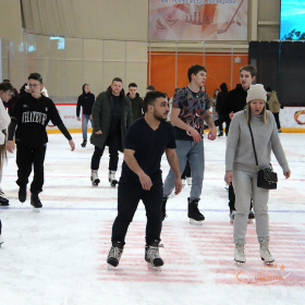 Ночное массовое катание на коньках