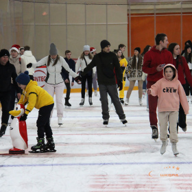 Ночное массовое катание на коньках