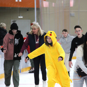 Ночное массовое катание на коньках