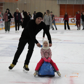 Ночное массовое катание на коньках