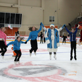 Ночное массовое катание на коньках