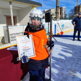 Школьная хоккейная лига на валенках