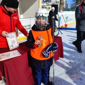 Школьная хоккейная лига на валенках