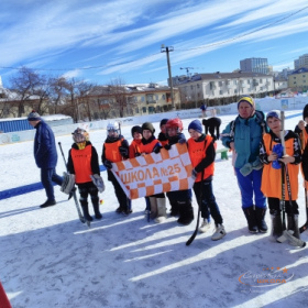 Школьная хоккейная лига на валенках