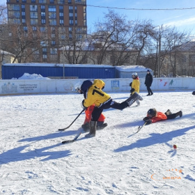 Школьная хоккейная лига на валенках