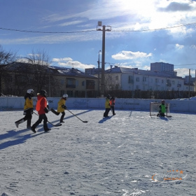 Школьная хоккейная лига на валенках