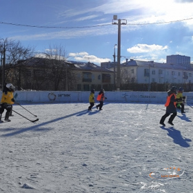 Школьная хоккейная лига на валенках
