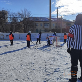 Школьная хоккейная лига на валенках