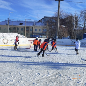 Школьная хоккейная лига на валенках