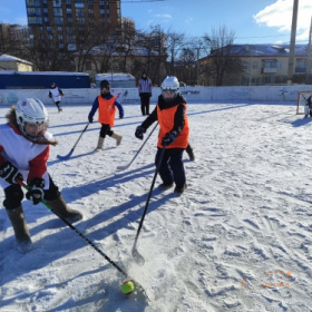 Школьная хоккейная лига на валенках