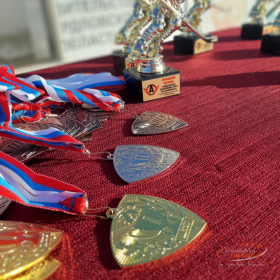 Школьная хоккейная лига на валенках