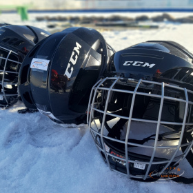 Школьная хоккейная лига на валенках